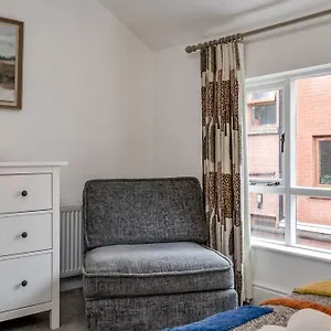 Queen's Lofts Apartment